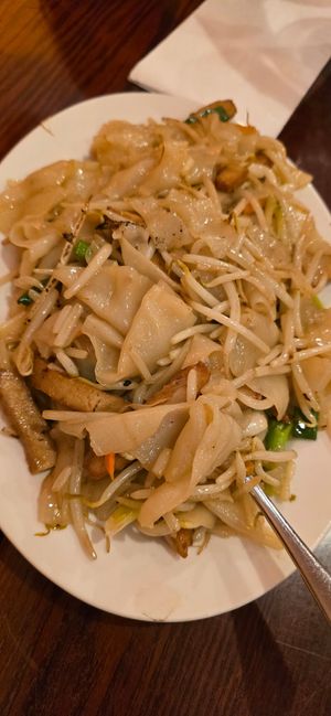 Gluten free noodles and vegan chicken at Bodhi Kosher Vegetarian Restaurant in New York City