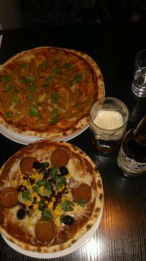 Indian & Mexican pizzas at Veg'Art in Paris