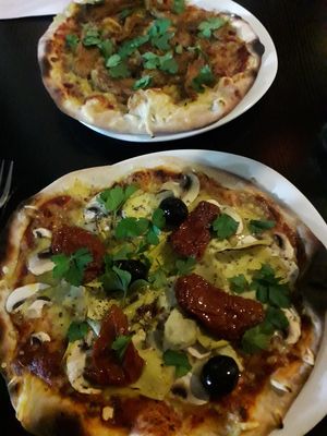 Pizzas at Veg'Art in Paris