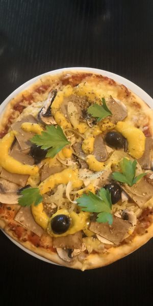 Pizza at Veg'Art in Paris