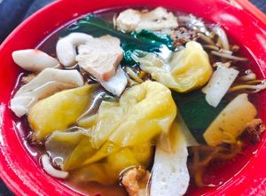 Prawn noodle soup with wan ton at 3 Treasures 三寶齋 - AMK in Northeast Singapore