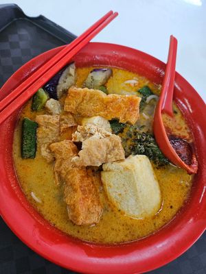 Laksa YTF $5.60 ~ 6/9/23 at 3 Treasures 三寶齋 - AMK in Northeast Singapore