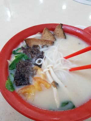 "Fish" mee hoon soup @$4 at 3 Treasures 三寶齋 - AMK in Northeast Singapore