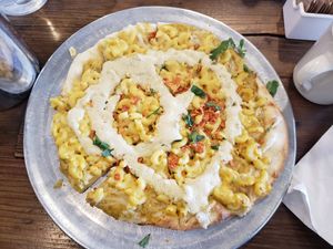 Macaroni and cheese pizza at VegeNation in Las Vegas