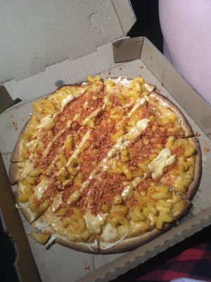mac & cheese pizza at VegeNation in Las Vegas