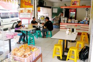 Seats for hungry vegans  at Night Market Vegetarian in Hua Hin