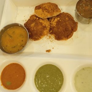 Vegan podi idly 😋💚 so spicy so tasty 😋 at Sangeetha Bhavan in Central Singapore