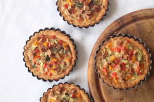 Tartlettes with tofu, veggies and vegan cheese at VeganCat in Berlin