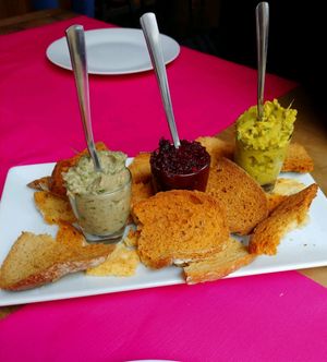 vegan spreads with crackers to start at Kick Tap'Ass in Brussels