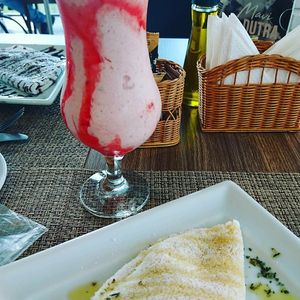 Milk shake de morango e tapioca com creme de castanha at Cannelle Doces Especiais in Brasilia