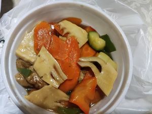 Seitán con verduras at Vegesana & One Ramen in Barcelona