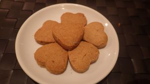 Peanut heart biscuits at Vegesana & One Ramen in Barcelona