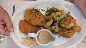 Schnitzel with potatoes at Landhaus Beckmann in Kalkar