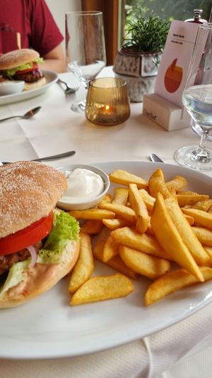 Burger with fries at Landhaus Beckmann in Kalkar