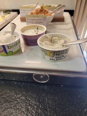 Breakfast: vegan spreads at Landhaus Beckmann in Kalkar