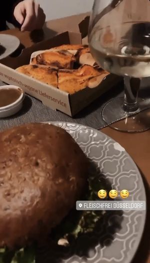 Avocado Burger& Pizzabrötchen🌱 at Fleischfrei in Dusseldorf