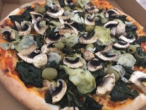 Spinach pizza with mushrooms, artichoke, olives and vegan cheese  at Fleischfrei in Dusseldorf