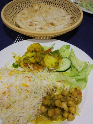 Hubby & I shared chana dhal & Aloo Gobi at La Juderia in Segovia