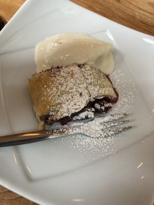 Stroudel filled with chocolate and berries   at Robin Food in Amsterdam