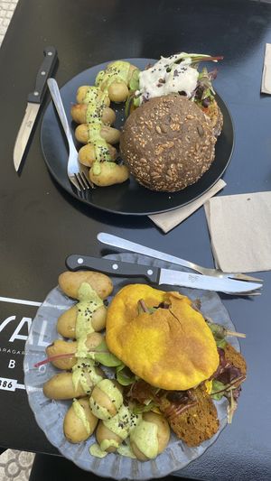 Burguer “la de siempre” con untable de camelia, cebolla pochada, queso vegano, espinacas y salsa tonkatsu con pan ecológico   at La Camelia Vegan Bar in Bilbao