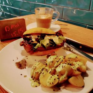 Lunch. Yummo! I needed to eat and run before Dani arrived. 🤣 at La Camelia Vegan Bar in Bilbao