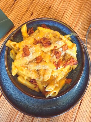 Vegan Mac & Cheese at La Camelia Vegan Bar in Bilbao