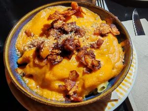 Mac n cheese at La Camelia Vegan Bar in Bilbao