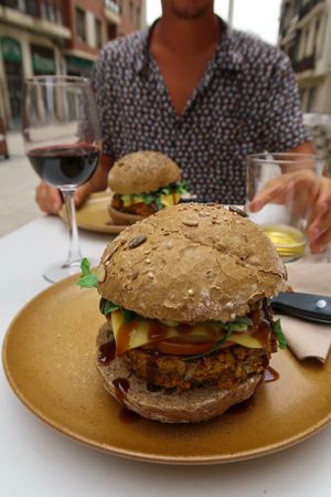 Vegan Burger 🤤 at La Camelia Vegan Bar in Bilbao