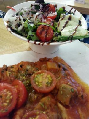 Vegan pizza and side salad at Sugo Pizza Al Taglio - Aert van Nesstraat in Rotterdam