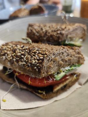 Sandwich mit geräuchertem Tofu at Brown Sugar in Cadaques