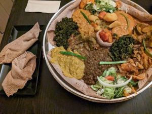 Vegetarische (= vegane ) Probierplatte für 2 at Kilimanjaro in Heidelberg