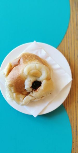 Vegan friendly brioche filled with cream at Frulez in Bari