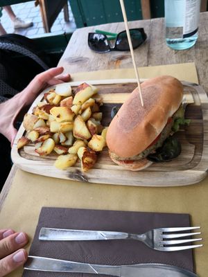 Veganer Burger at Nadamas in Bolzano