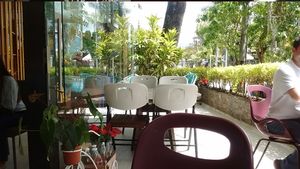 Outdoor seating area at Boticasol in Armenia