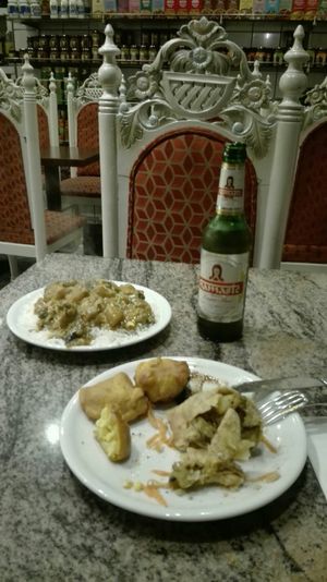 Alu bengan, samosa and pakoura. All of this 10,50 € including beer at Raja Rani in Heidelberg