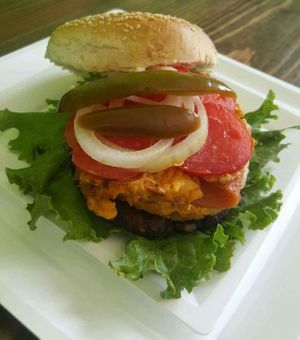 Hamburguesa de avena con "tocino" (trigo y tapioca), piña y queso de papa. at Vegan Pa' Cá' in Mexico City