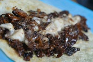 ";Bistec"; de seitán con queso de nuez de la india. at Vegan Pa' Cá' in Mexico City