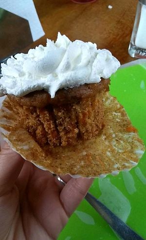 Cupcake de zanahoria y cardamomo at Vegan Pa' Cá' in Mexico City