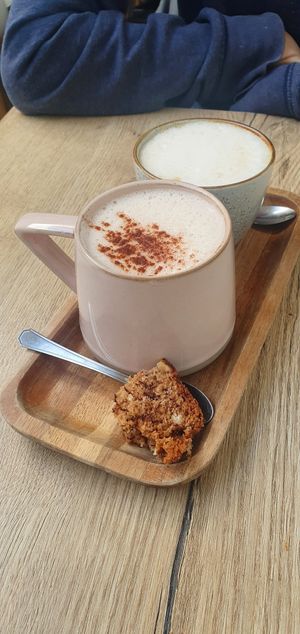 Chai latte and Cappuccino at FOAM in The Hague