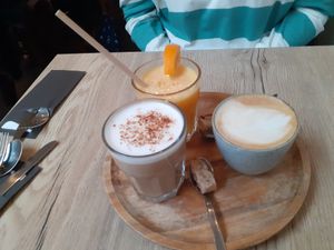 Pumpkin spiced latte, orange juice and cappuccino at FOAM in The Hague