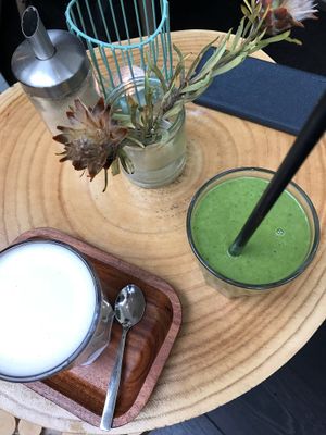 Smoothie and Pumpkin spice Latte at FOAM in The Hague