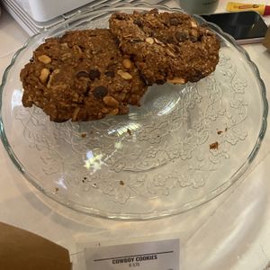 The cowboy cookie is not as good as it used to be. It’s less nutty and I think it’s because they removed nutbutter from the dough. It’s a pity! at FOAM in The Hague