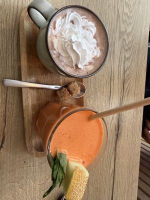 Gingerbread choco and carrot juice  at FOAM in The Hague