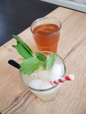 Home made ginger ale and hot apple juice with cinnamon at FOAM in The Hague