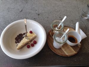 dessert and coffee at The Bowl - Warschauer Str in Berlin