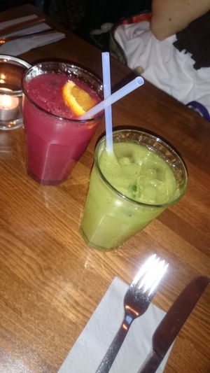 Homemade fresh Grapefruit juice, Hibiscus, Ginger, agave syrup.
Homemade Apple, fresh Cucumber, Ginger at The Bowl - Warschauer Str in Berlin