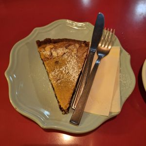 Torta frangipane alle mandorle at Sweet Irene in Bergamo