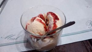 Ice cream at Cultura de club in Girona