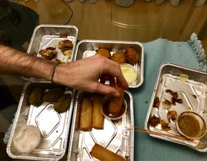 Croquetas de espinacas, rollitos, falafels y pinchos de alcachofa. TOP at Cultura de club in Girona