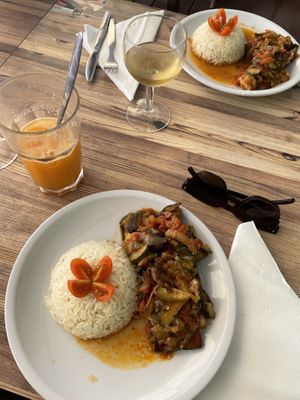Tofu with vegetables and rice at Bar do Girassol in Amarante